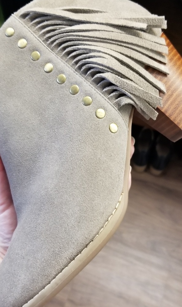 Vionic  suede booties
